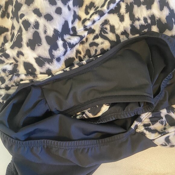 Lands End Swimsuit Size 18DD Leopard Cheetah Black Tummy Control One Piece - Picture 10 of 10